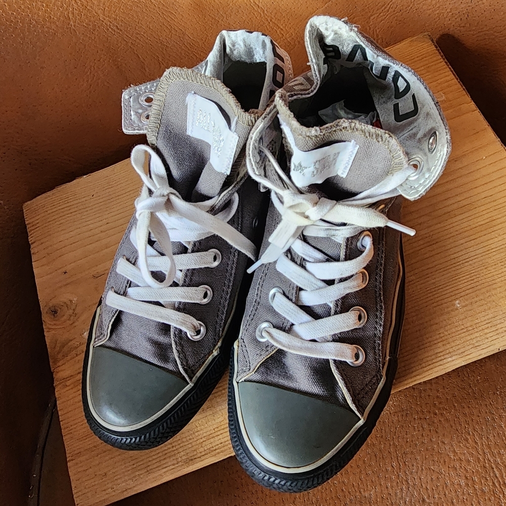 Ladies Converse Size7 Color Charcoal Only Wore Th… - image 3